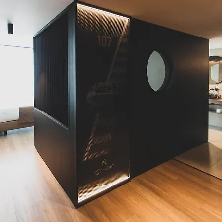 Roannay - Ξενοδοχείο 4*